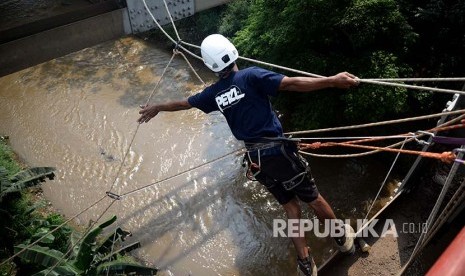 China Segera Miliki Bungee Jumping Tertinggi di Dunia