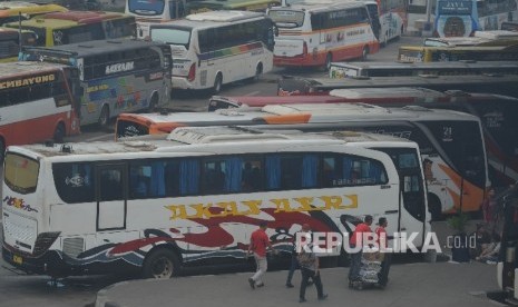 Puncak Mudik Terminal Purabaya Dipadati 71 Ribu Penumpang Puncak Mudik Terminal Purabaya Dipadati 71 Ribu Penumpang