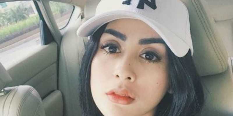 Bikin Geger! Wajah Penyanyi Ini Penuh Jarum Bikin Geger! Wajah Penyanyi Ini Penuh Jarum
