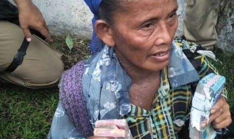Gelar Razia, Polisi Dapati Pengemis Bawa Uang Rp 43 Juta Gelar Razia, Polisi Dapati Pengemis Bawa Uang Rp 43 Juta