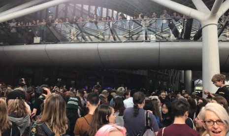 Ratusan Penggemar Harry Potter Padati Stasiun King’s Cross 