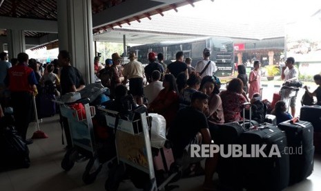 Bandara Ngurah Rai Perpanjang Penutupan Bandara Ngurah Rai Perpanjang Penutupan