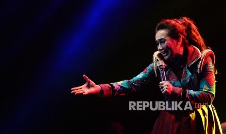 Reza Artamevia Beri Kejutan di Konser Vina Panduwinata Reza Artamevia Beri Kejutan di Konser Vina Panduwinata
