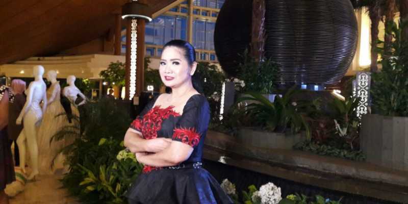 40 Tahun Jadi Perokok, Vina Panduwinata Sakau Saat Berhenti 40 Tahun Jadi Perokok, Vina Panduwinata Sakau Saat Berhenti