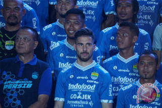 Persib kalahkan Mitra Kukar 2-0 berkat Bauman dan In-Kyun Persib kalahkan Mitra Kukar 2-0 berkat Bauman dan In-Kyun