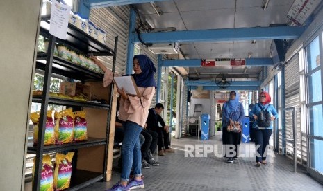 Transjakarta Berencana Jual Daging di Halte