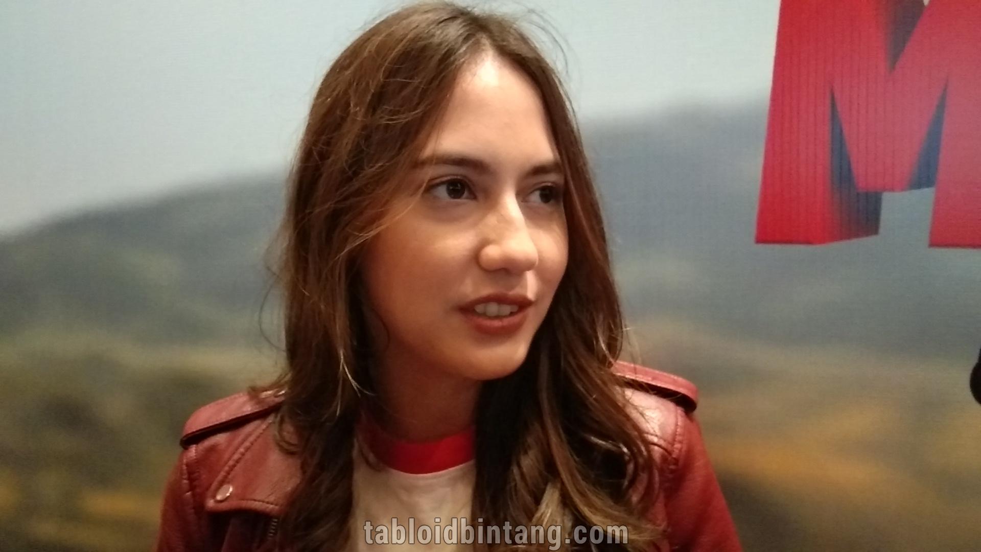 Pevita Pearce Terlihat Lebih Tua di Film Rumah Merah Putih