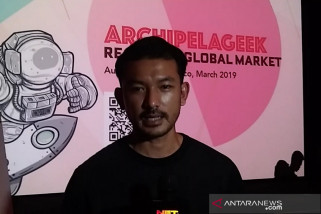 Kena omel Atiqah Hasiholan, Rio Dewanto ngumpet main game Kena omel Atiqah Hasiholan, Rio Dewanto ngumpet main game
