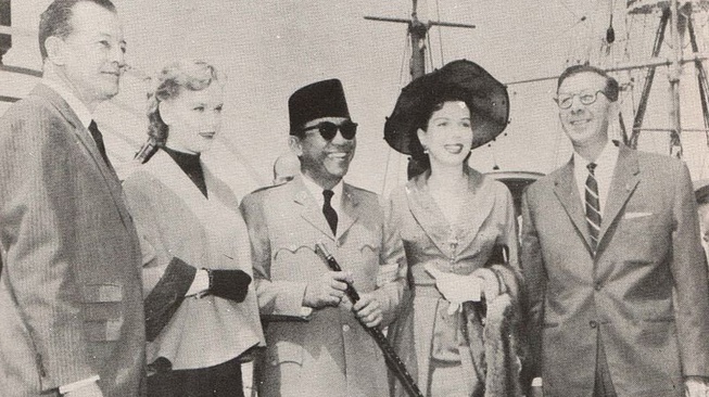 Kemesraan Sukarno dengan Hollywood dan Politik Film AS di Indonesia Kemesraan Sukarno dengan Hollywood dan Politik Film AS di Indonesia