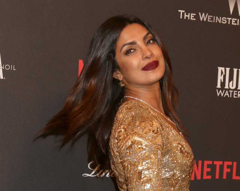 Reaksi Priyanka Chopra Atas Pertunangan Meghan Markle - Pangeran Harry Reaksi Priyanka Chopra Atas Pertunangan Meghan Markle - Pangeran Harry