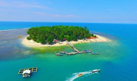 Wisatawan Pulau Angso Duo akan Dibatasi Wisatawan Pulau Angso Duo akan Dibatasi