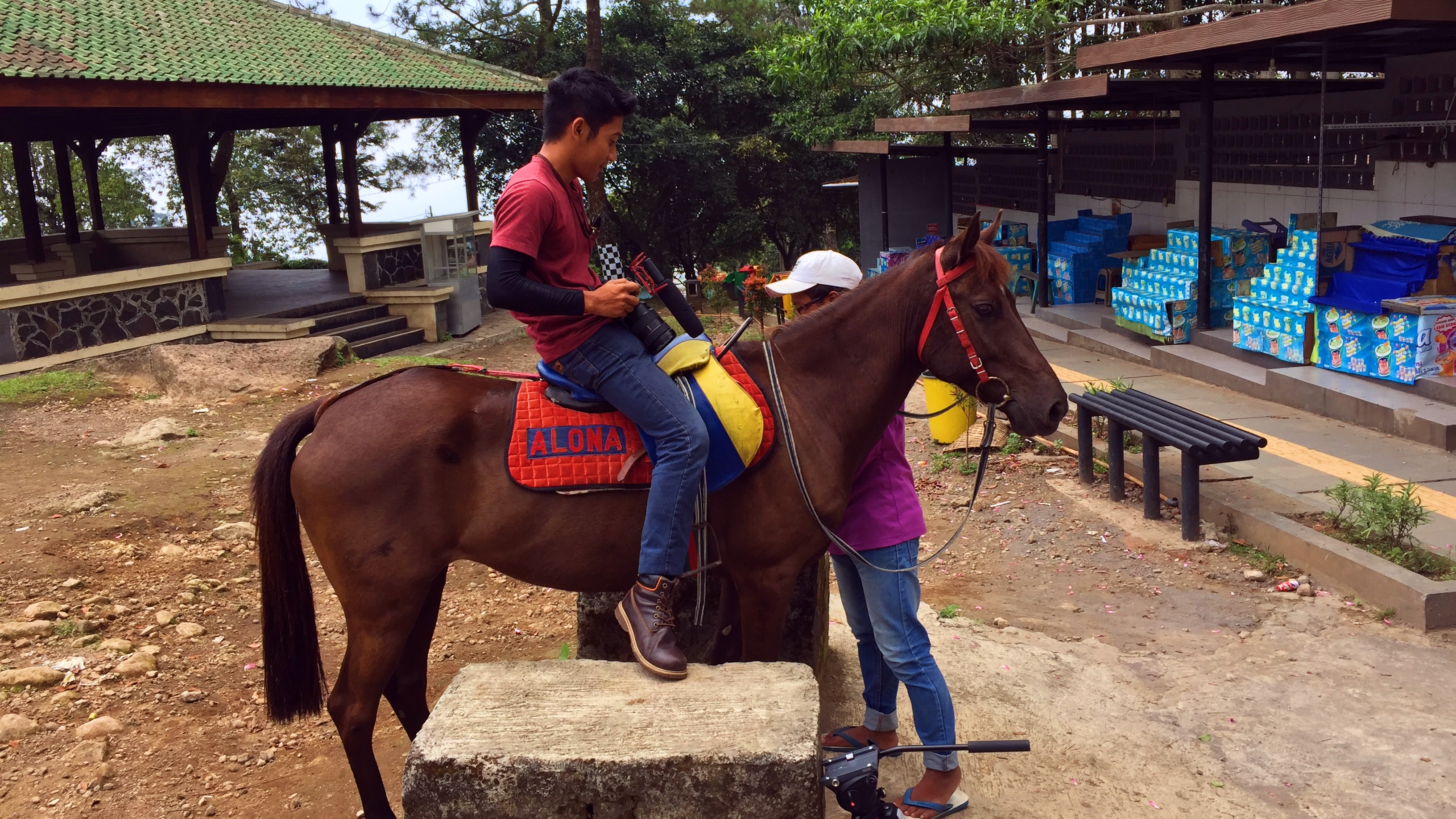 Berkuda Mengelilingi Indahnya Candi Gedong Songo di Semarang