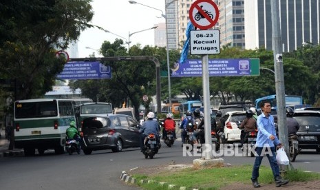 Motor Dilarang Lewat Sudirman, Ini Jalan Alternatifnya Motor Dilarang Lewat Sudirman, Ini Jalan Alternatifnya