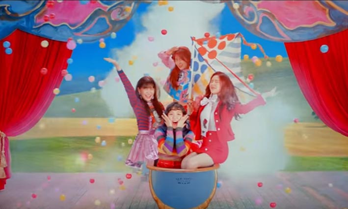 Lima Keseruan Aksi 'Comeback' Red Velvet Lima Keseruan Aksi 'Comeback' Red Velvet