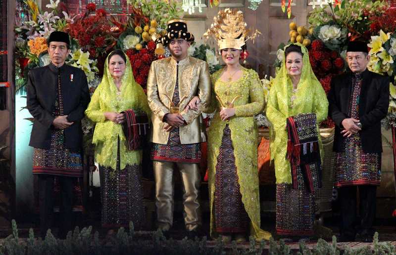 Kahiyang Ayu Tampil Cantik Saat Resepsi, Annisa Pohan Turut Beri Pujian Kahiyang Ayu Tampil Cantik Saat Resepsi, Annisa Pohan Turut Beri Pujian