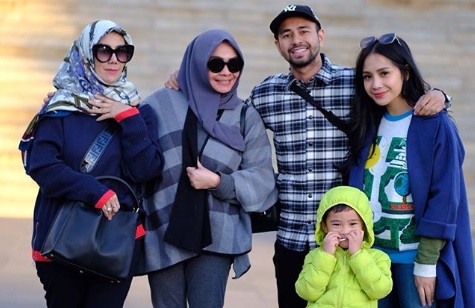 Sempat Diisukan Tak Akur, Rieta Amilia dan Amy Qanita Liburan Bareng Sempat Diisukan Tak Akur, Rieta Amilia dan Amy Qanita Liburan Bareng