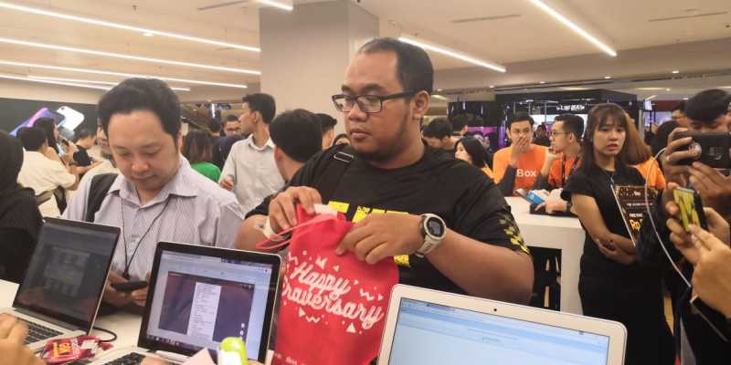 Perbedaan Antrean iPhone XS di Jakarta yang Lebih Sepi dari iPhone X Perbedaan Antrean iPhone XS di Jakarta yang Lebih Sepi dari iPhone X