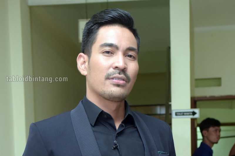 Robby Purba Digelayuti Hantu Anak Kecil saat Syuting Karma ANTV Robby Purba Digelayuti Hantu Anak Kecil saat Syuting Karma ANTV