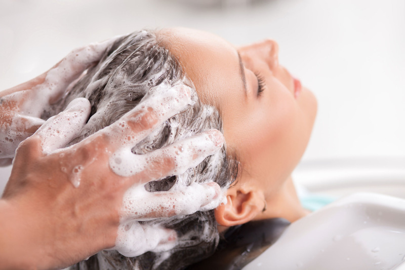 5 Trik untuk Bikin Rambut Lebih Sehat dan Berkilau 5 Trik untuk Bikin Rambut Lebih Sehat dan Berkilau