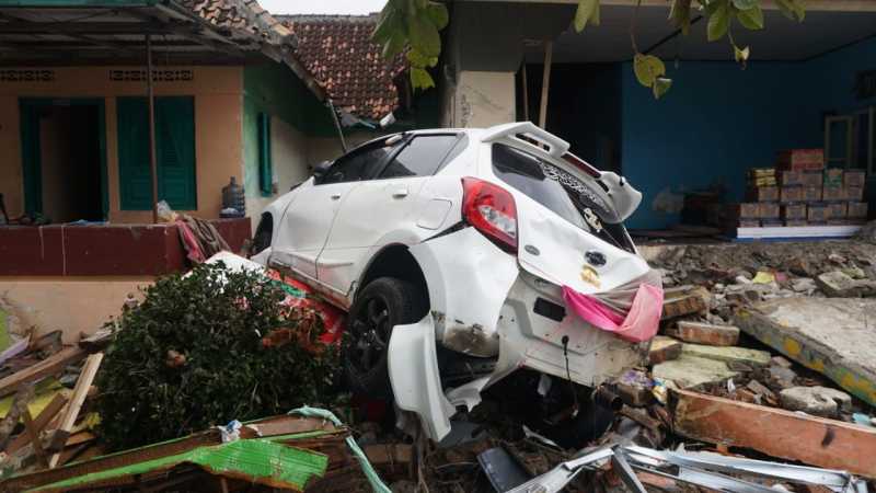 64 Mobil dan 20 Motor di Sepanjang Anyer hingga Carita Tak Bertuan 64 Mobil dan 20 Motor di Sepanjang Anyer hingga Carita Tak Bertuan