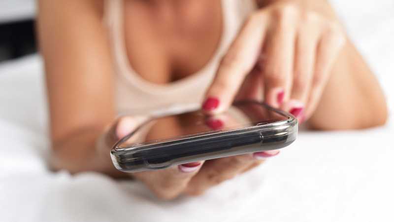 7 Kalimat Sexting Saat Jauh dari Suami 7 Kalimat Sexting Saat Jauh dari Suami