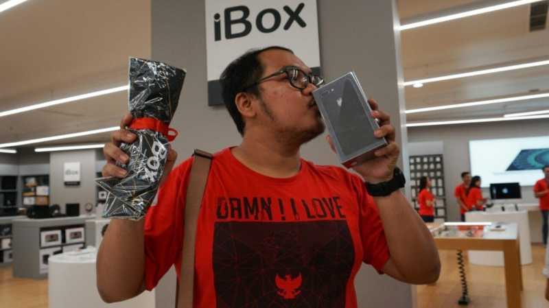Riset: Pemilik iPhone Adalah Orang Kaya Riset: Pemilik iPhone Adalah Orang Kaya