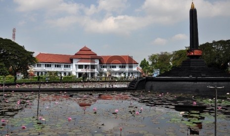 Ratusan Pecinta Alam Malang Bersih-Bersih Kota