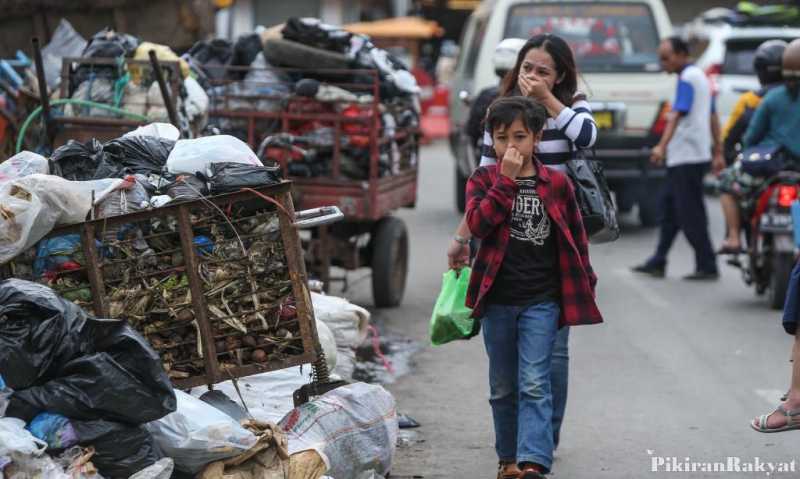 Ingin Buang Kasur, Sofa, atau Lemari? Panggil PD Kebersihan, Begini Caranya