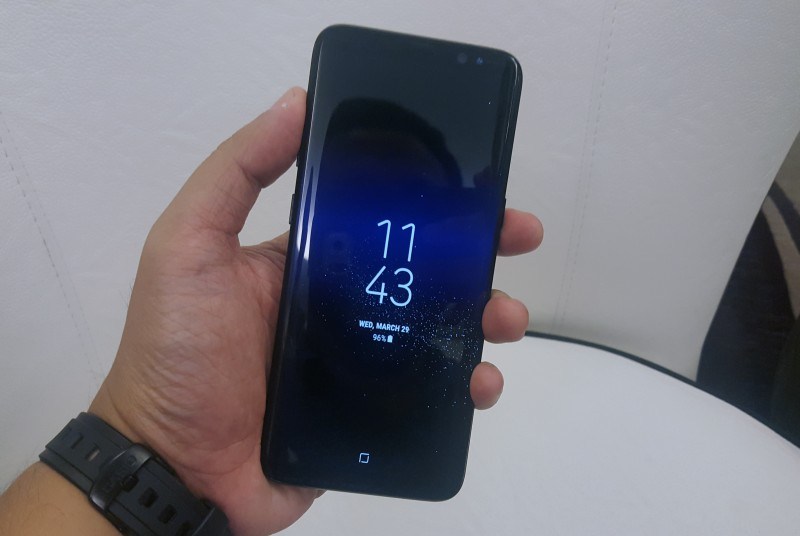 Mencoba Samsung Galaxy S8, Smartphone dengan Infinity Display Mencoba Samsung Galaxy S8, Smartphone dengan Infinity Display