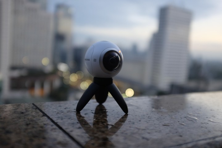 Review Samsung Gear 360 Review Samsung Gear 360