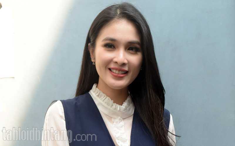 Hamil 9 Bulan Pakai Hot Pants, Tubuh Sandra Dewi Menarik Perhatian Netizen Hamil 9 Bulan Pakai Hot Pants, Tubuh Sandra Dewi Menarik Perhatian Netizen