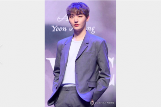 Yoon Ji-sung anggota pertama Wanna One yang bersolo karir