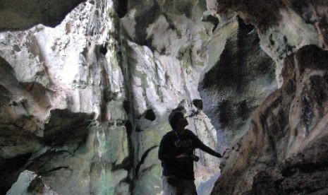 Gua Bon Swawen Terindah di Fam Raja Ampat Gua Bon Swawen Terindah di Fam Raja Ampat