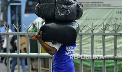 Tanah Abang Semrawut, Salah Siapa? Tanah Abang Semrawut, Salah Siapa?