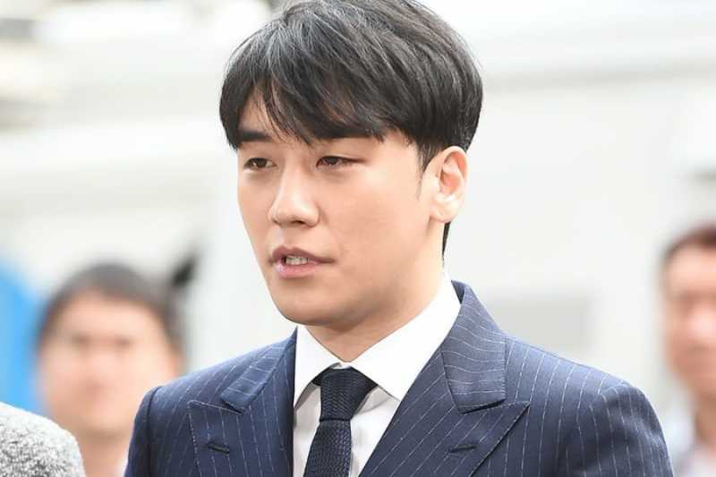 Seungri Dikritik karena Pakai Makeup Tebal Saat Jalani Pemeriksaan di Kepolisian Seungri Dikritik karena Pakai Makeup Tebal Saat Jalani Pemeriksaan di Kepolisian