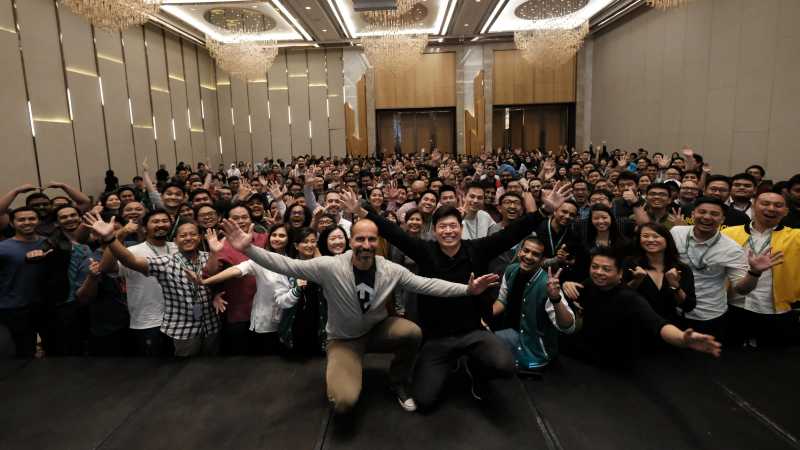 CEO Uber Datang ke Jakarta, Temui CEO dan Karyawan Grab CEO Uber Datang ke Jakarta, Temui CEO dan Karyawan Grab