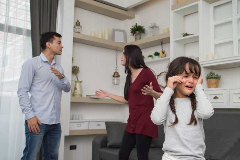 3 Cara Mengatasi Dampak Buruk Perselingkuhan yang Terjadi Pada Anak 3 Cara Mengatasi Dampak Buruk Perselingkuhan yang Terjadi Pada Anak