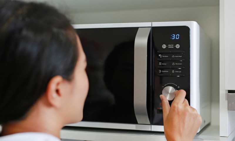 Hati-hati, 4 Jenis Makanan Ini Tak Boleh Dipanaskan di Microwave