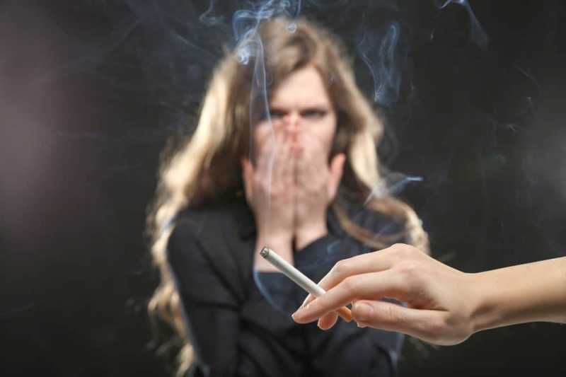 Tidak Merokok, Tapi Ikut Menghirup Asap Rokok dari Sekitar? Ini Bahayanya Jadi Perokok Pasif Tidak Merokok, Tapi Ikut Menghirup Asap Rokok dari Sekitar? Ini Bahayanya Jadi Perokok Pasif