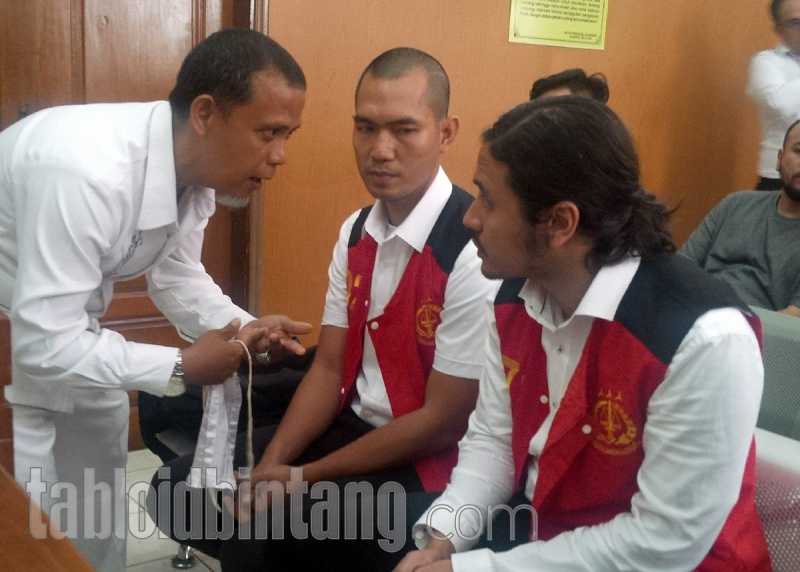 Dituntut 1 Tahun Penjara, Ello Minta Direhabilitasi Dituntut 1 Tahun Penjara, Ello Minta Direhabilitasi