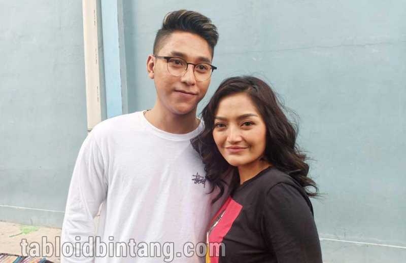 Siti Badriah Pamer Gaun Pengantin, Netizen: Kayak Mau Dangdutan Siti Badriah Pamer Gaun Pengantin, Netizen: Kayak Mau Dangdutan
