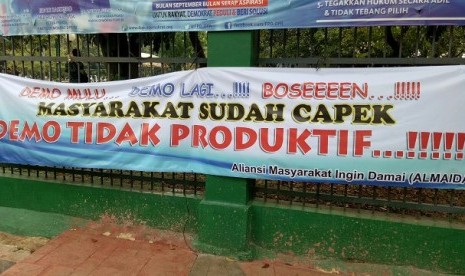 Peserta Aksi 299 Tersinggung Isi Spanduk di Pagar Gedung DPR