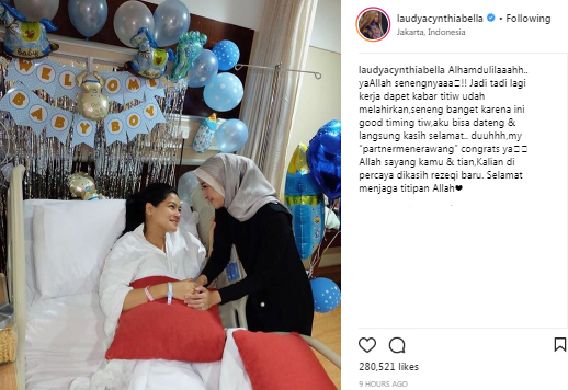 Jenguk Titi Kamal, Laudya Cynthia Bella Didoakan Cepat Hamil Jenguk Titi Kamal, Laudya Cynthia Bella Didoakan Cepat Hamil