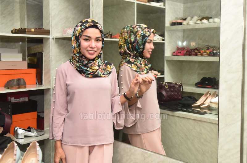 Medina Zein Beberkan Fakta Kedekatannya dengan Raffi Ahmad Medina Zein Beberkan Fakta Kedekatannya dengan Raffi Ahmad