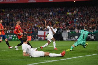 Dua gol Sterling bantu Inggris kalahkan Spanyol Dua gol Sterling bantu Inggris kalahkan Spanyol