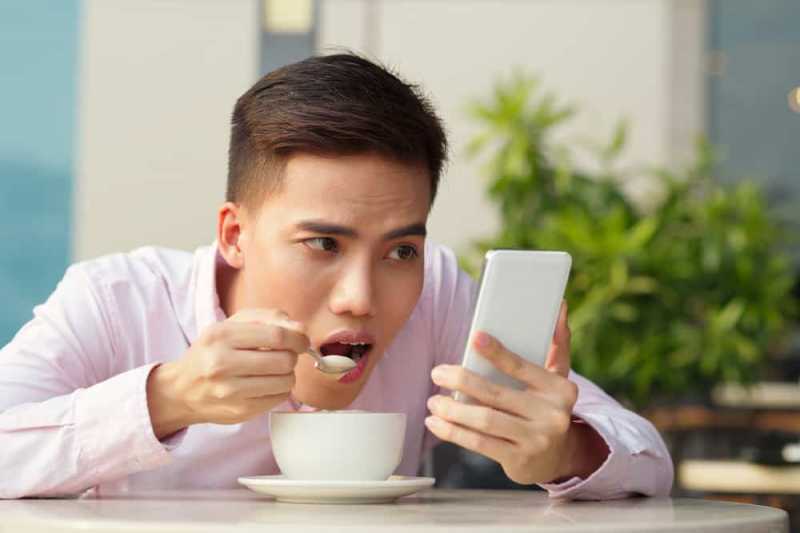 Tips Menghadapi Pasangan yang Kecanduan Gadget Tips Menghadapi Pasangan yang Kecanduan Gadget