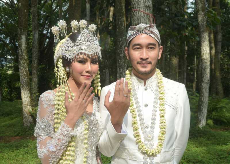 Riasan Wajah Syahnaz Sadiqah saat Menikah Disebut Lebih Bagus dari Raisa Riasan Wajah Syahnaz Sadiqah saat Menikah Disebut Lebih Bagus dari Raisa