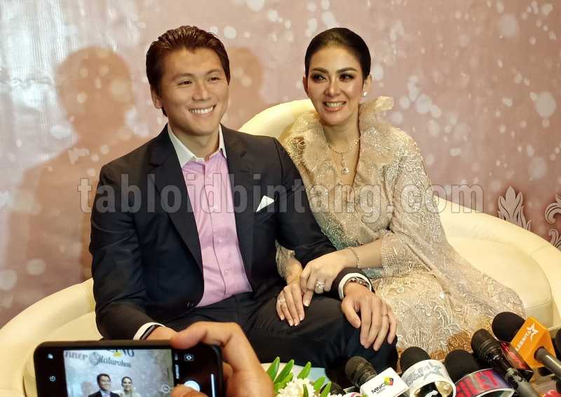 Ini Alasan Syahrini Lebih Memilih Menggelar Dinner Silaturahmi Daripada Resepsi Ini Alasan Syahrini Lebih Memilih Menggelar Dinner Silaturahmi Daripada Resepsi