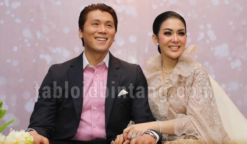Aisyahrani Angkat Bicara Soal Kabar Kehamilan Syahrini Aisyahrani Angkat Bicara Soal Kabar Kehamilan Syahrini