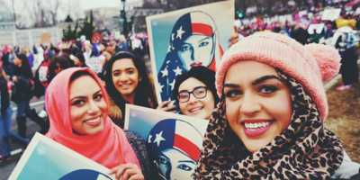 Tampilan Cantik Hijabers Amerika di Aksi Tolak Trump